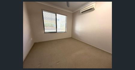 Spacious Family Living With Beautiful Mountain Views - Photo 5