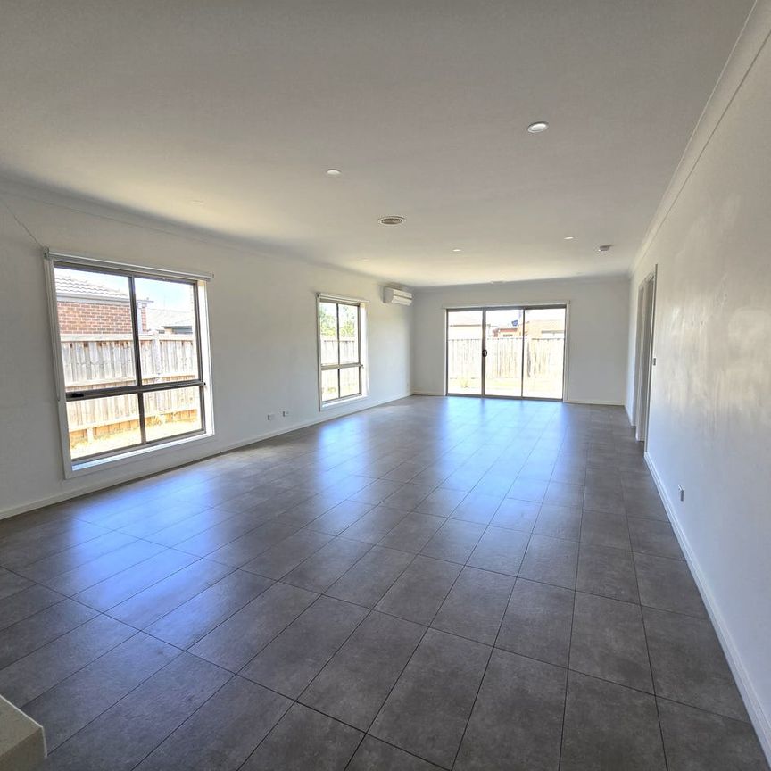 Luxury & Spacious Four Bedrooms Home Available! - Photo 1