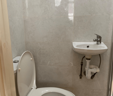 Studio flat close to ilford station- 875 pcm - Photo 1