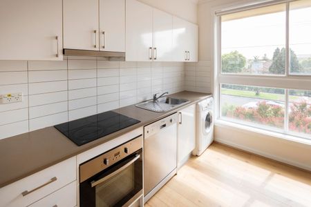 Refurbished 2 Bedroom Unit - Photo 5