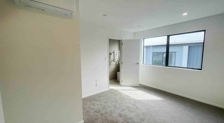 Modern living Townhouse - Photo 2