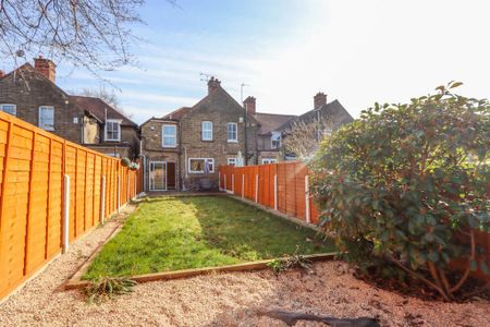 3 bedroom end of terrace house to rent - Photo 4