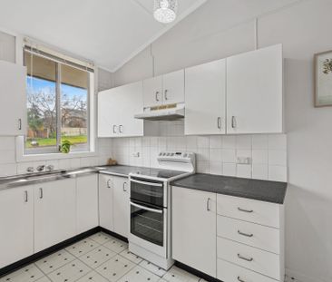 IMMACULATE 2 BEDROOM HOME - Photo 4