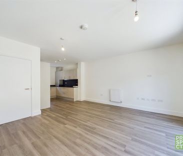 3 bedroom House in Coopers Hill, Bracknell - Photo 1