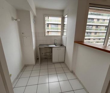 location Appartement T2 DE 46m² À PARIS 11 - Photo 2