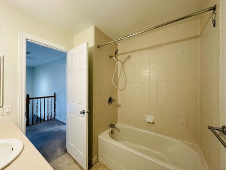 For Lease - 416 CRESTHAVEN Drive, Barrhaven, Ontario - Photo 3