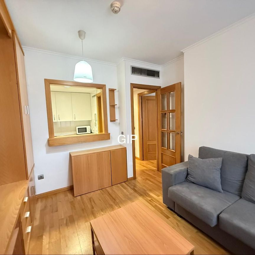 Apartamento de alquiler en Calle de Belfast, 13, Rejas - Photo 1
