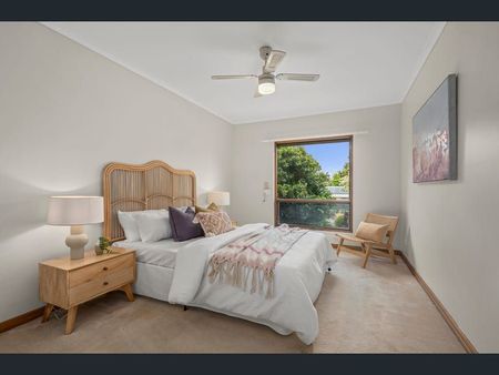 Large family home in Superb location - Photo 2