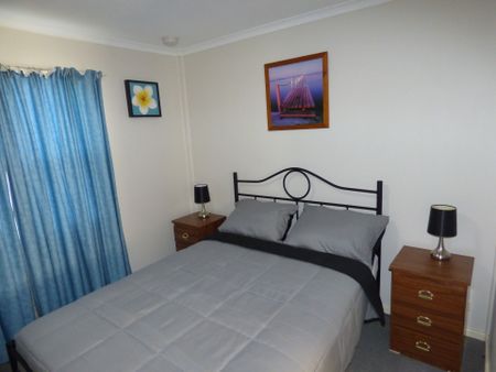 Fully Furnished, 2 Bedroom Flat - Relax by the Riverside - Photo 3