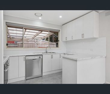 43 Diosma Drive, Glen Waverley, Vic 3150 - Photo 4