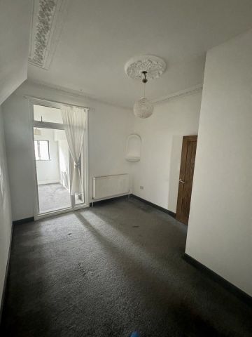 3 Bed Flat, Russell Road, E10 - Photo 3