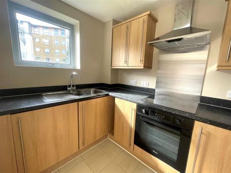 2 bedroom flat to rent - Photo 4