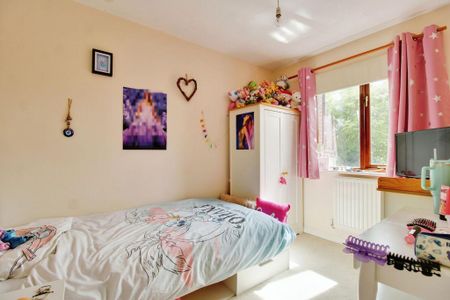 3 bedroom end of terrace house to rent - Photo 4