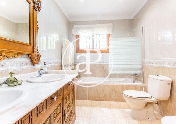 Luxury Villa for rent in Turís, Valencia