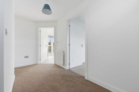 4 bedroom detached house to rent - Photo 3