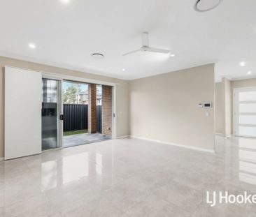 Beautiful Spacious 4 Bedroom Home - Available Now! - Photo 1