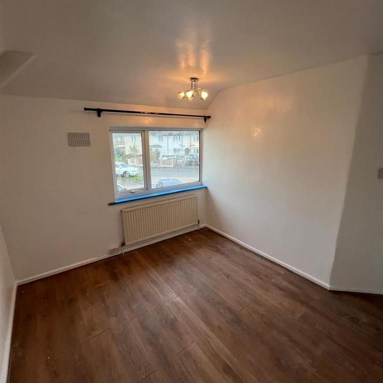 3 bedroom semi-detached house to rent - Photo 1