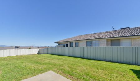 OXLEY VALE - Four Bedroom Double Garage - Photo 2