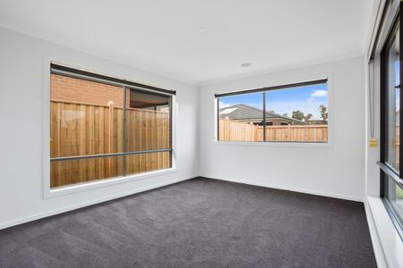 61 Goshawk Drive, Pakenham VIC 3810 - House For Rent | Domain - Photo 2