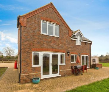 4 bedroom detached house to rent - Photo 4