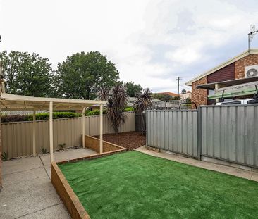 2/17 Henderson Road, Queanbeyan NSW 2620 - Townhouse For Rent | Domain - Photo 6