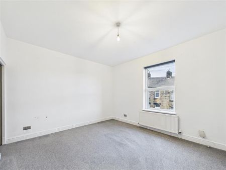 3 bedroom end of terrace house to rent - Photo 4