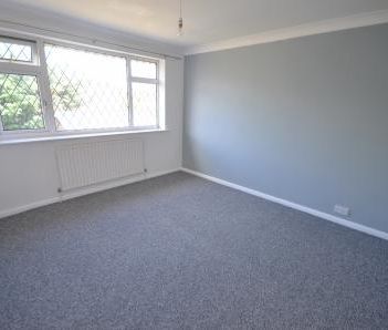 3 bedroom Semi-detached house To Let - Photo 3