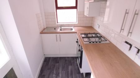 2 Bedroom Terraced House - Photo 3