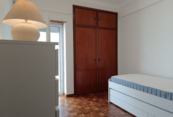Apartamento T2 Remodelado e Mobilado no Moinho das Antas