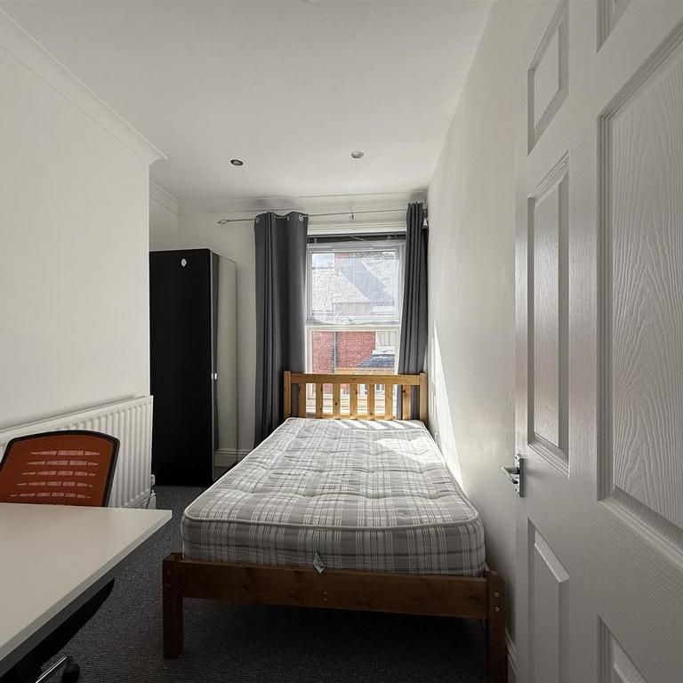 5 bedroom terraced house to rent - Photo 1