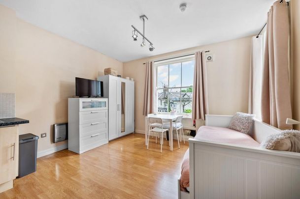 Studio to rent - Photo 1