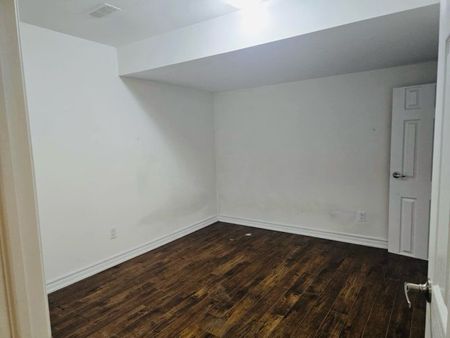 For Lease - 211 Zokol Drive, Aurora, Ontario - Photo 4