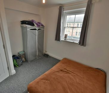 Flat to rent on - Photo 3