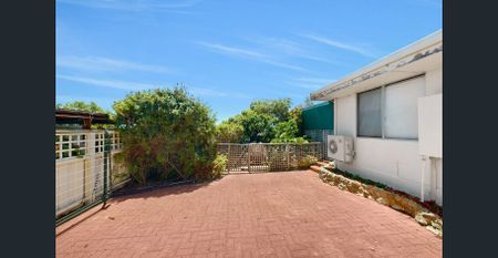 Fresh, Spacious & Light-Filled Home with Stunning Views - Photo 5