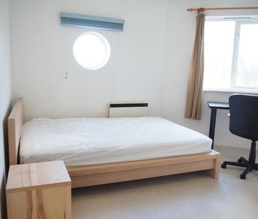 2 Bed Flat, Island House, SM4 - Photo 3