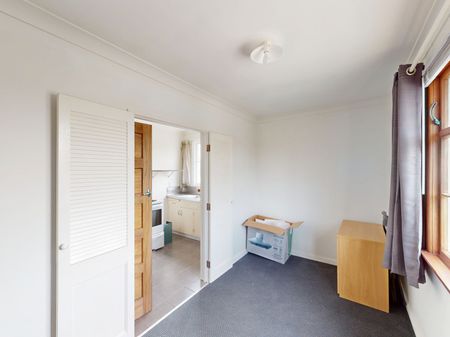 Roslyn - 2 Bedrooms - Photo 3