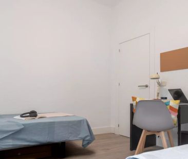 Room for rent in 9-bedroom apartment in Gran Vía - Foto 4
