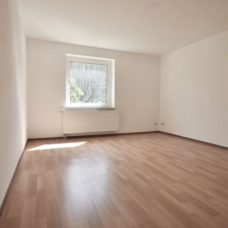 3 Zimmer • verglaster Balkon • Hochparterre • Tageslichtbad mit Wanne • grüner Hausgarten • TOP ! - Foto 1