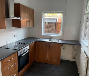 2 bedroom end of terrace house to rent - Photo 6