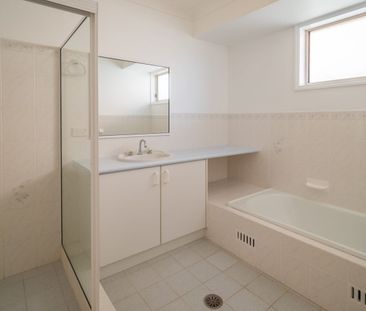 Immaculate three-bedroom family home in Lighthouse - Photo 6