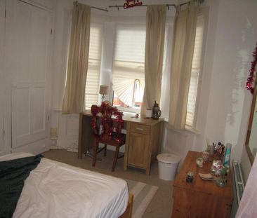 4 bedroom semi-detached house to rent - Photo 3