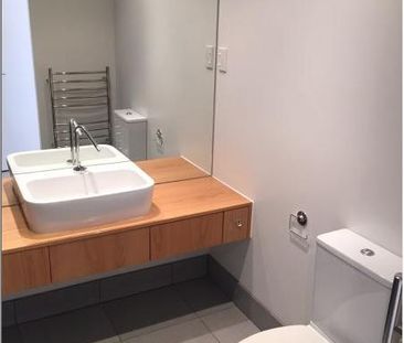 GREY LYNN: Surrey Crescent 2 Bedroom 2 Bathrooms and parking for two - Photo 3