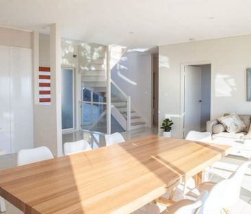 Luxury Living with Uninterrupted Bay Views - Photo 5