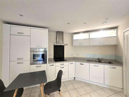Buccaneer Court, Kestrel Road, Farnborough, GU14 - Photo 3