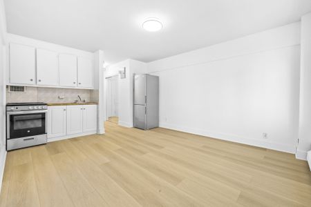 1900 Av. Lincoln, #114 - Photo 4