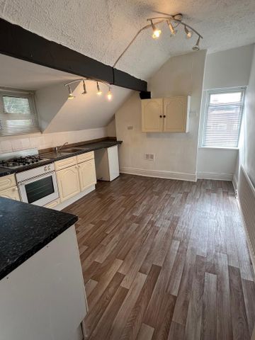 3 bedroom flat to rent - Photo 4