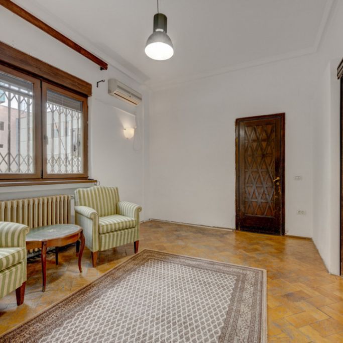 P-TA LAHOVARI, VILA REPREZENTATIVA PENTRU BIROURI, 425 MP. - Fotografie 1