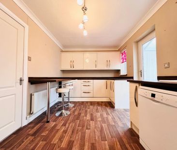3 bedroom semi-detached house to rent - Photo 2