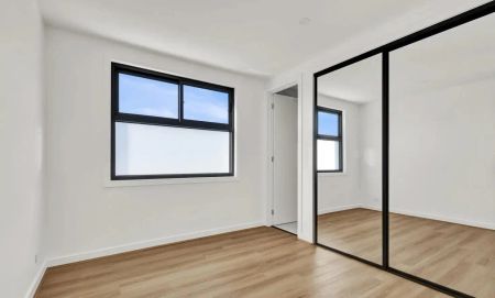 “Modern Two-Bedroom Townhouse in Prime Reservoir Location” - Photo 2