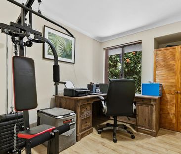 Comfortable Family Living with Room to Entertain! - Photo 5